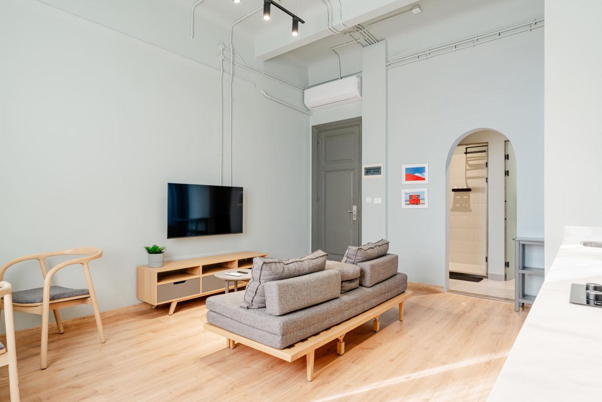 Grey L Studio Apartments Downtown Alexandria Menasce House Exterior photo